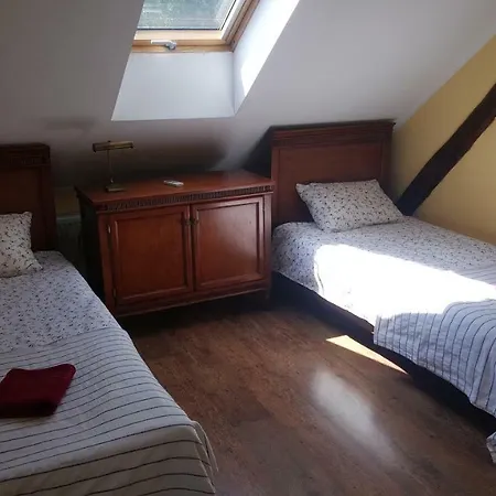 Farm stay Osrodek Turystyki Konnej Modrzewiowy Jar *